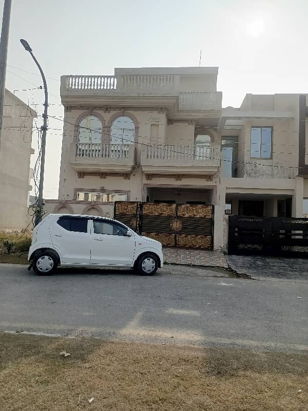 E Block 5 Marla Use House Available For Sale Facing Park Owner Bulid Prime Location Reasonable Price. . . 3