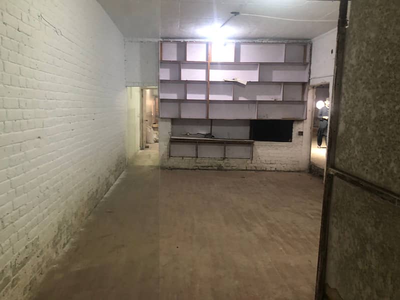 Warehouse available for rent in peco road 3