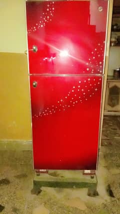 PEL FRIDGE . . . . . SIZE . . . . . MEDIUM . . . . Used only 4 years