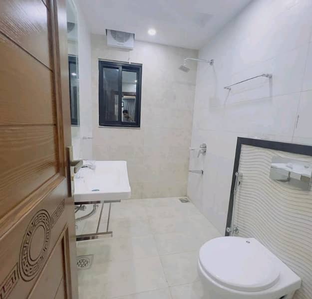 Bahria Town - Sector C 300 Square Feet Flat Up For rent 4