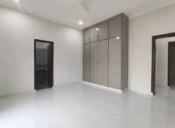 10 Marla Lower Portion For rent Is Available In Bahria Town - Janiper Block