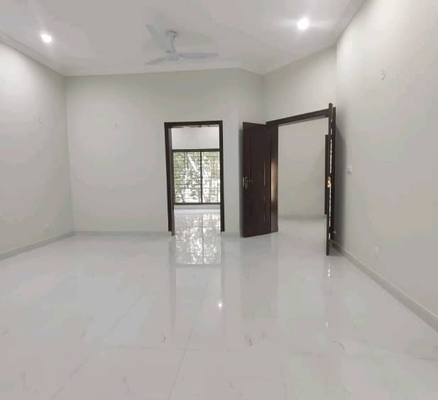 10 Marla Lower Portion For rent Is Available In Bahria Town - Janiper Block 1