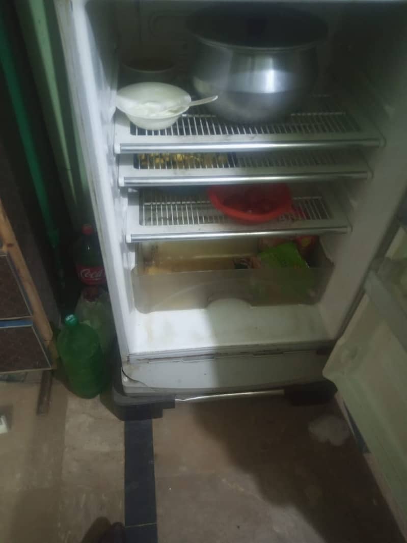 Dawlance Fridge Medium Size Urgent Sale (0323=4878/234) 1