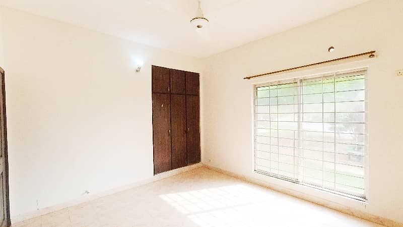 05 MARLA Beautiful Flat Available For Rent IN Askari 11 Sector C 4