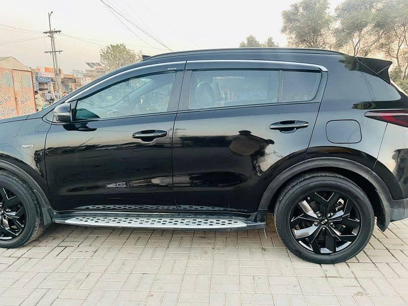 KIA Sportage 2021/2022 AWD all black | Only 1 fender is dry shower 1