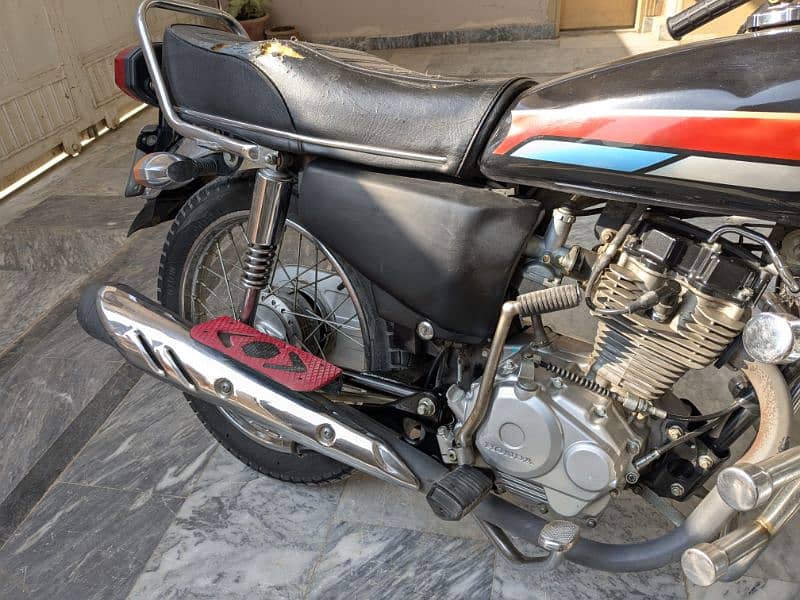 Honda 125 ,just 19000 driven , all genuine 3