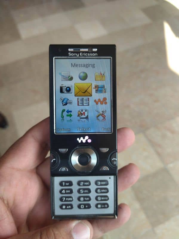 Sony Ericsson W995 Walkman 0