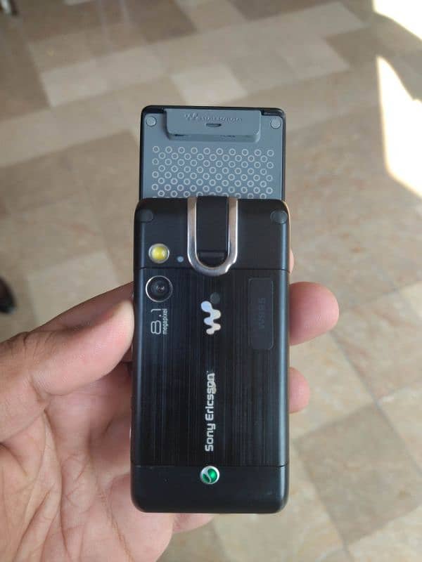 Sony Ericsson W995 Walkman 1