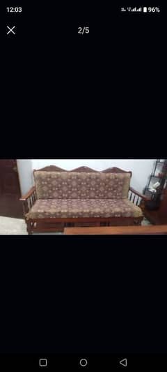 Lush condition sofa set +its cosions (original wood he) contact me. .