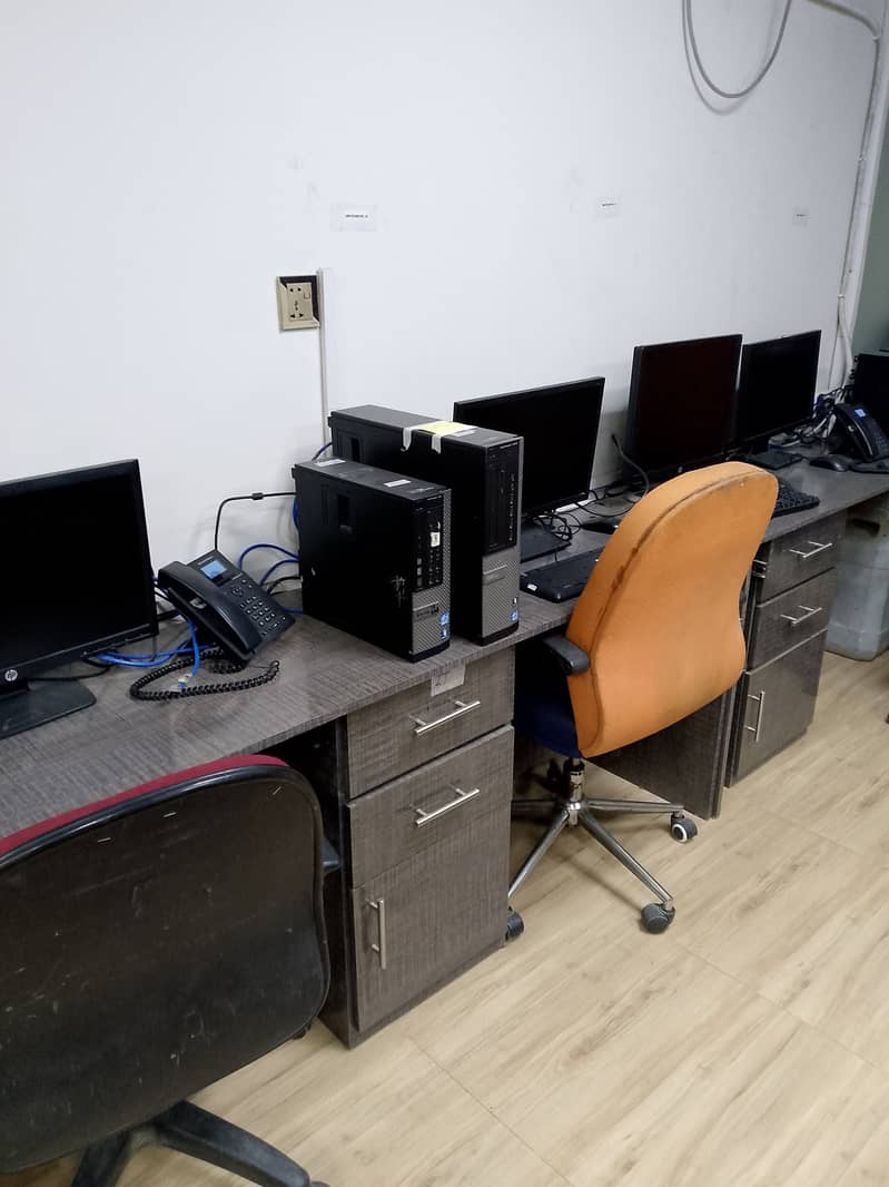 Well furnished office with all accessories 1