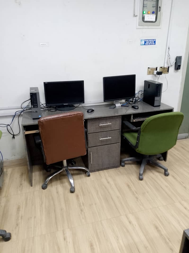 Well furnished office with all accessories 3