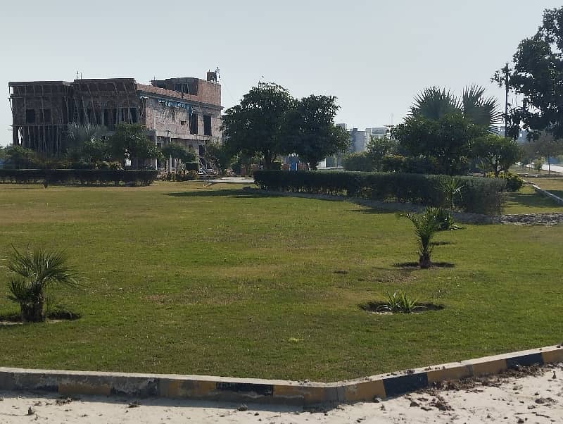 8 Marla Commercial Plot For Sale,  Etihad Garden  Ryk 4