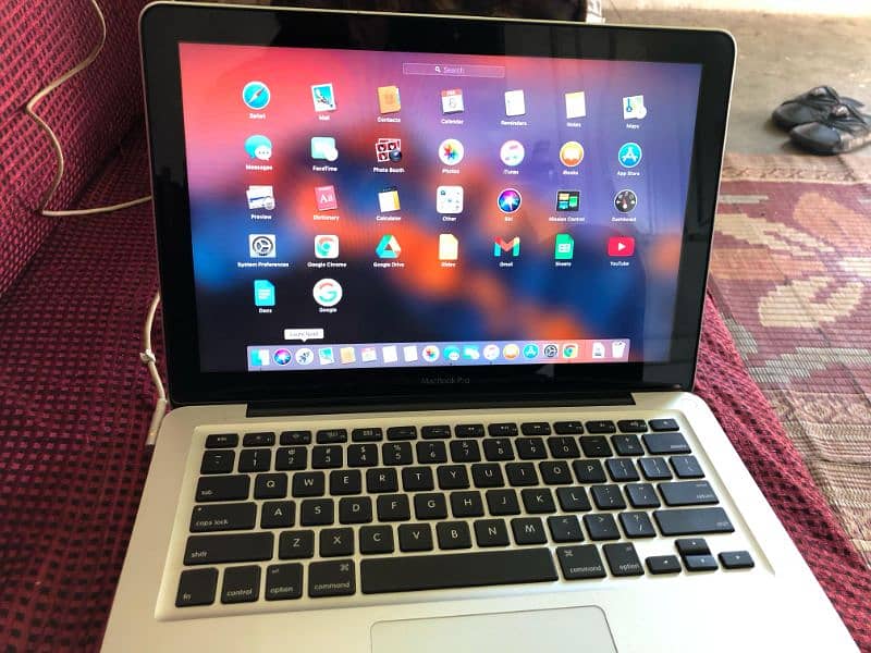 Mac Book pro apple 756 gb total space 1