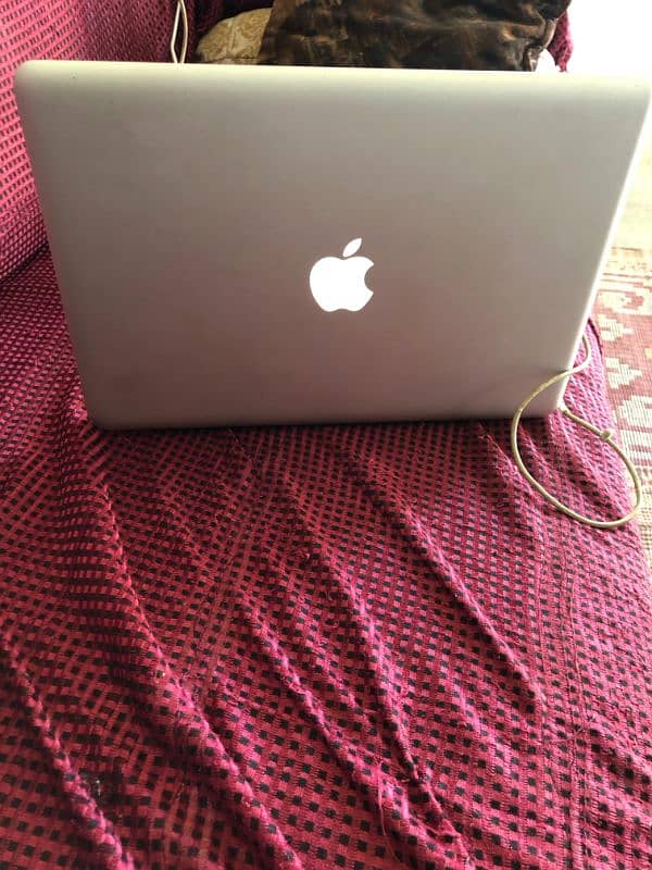 Mac Book pro apple 756 gb total space 4