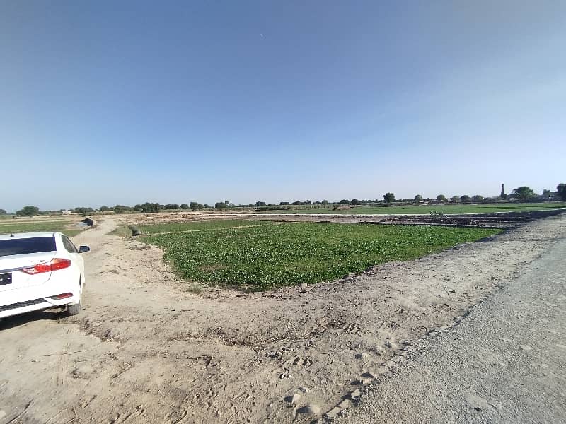 Agriculture  Cum  Residential Land For Sale. Area 2.5 Acre/20 Kanal. On Main Metal Road. Front 300ft. Nearby School, Mosque And Market. 3