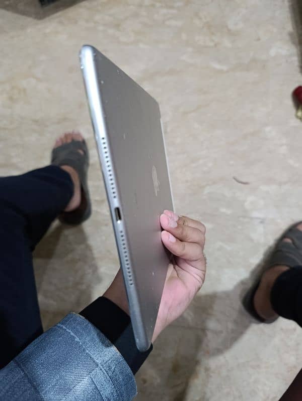 Apple Ipad Air 2 128gb 10/10 Condition 3