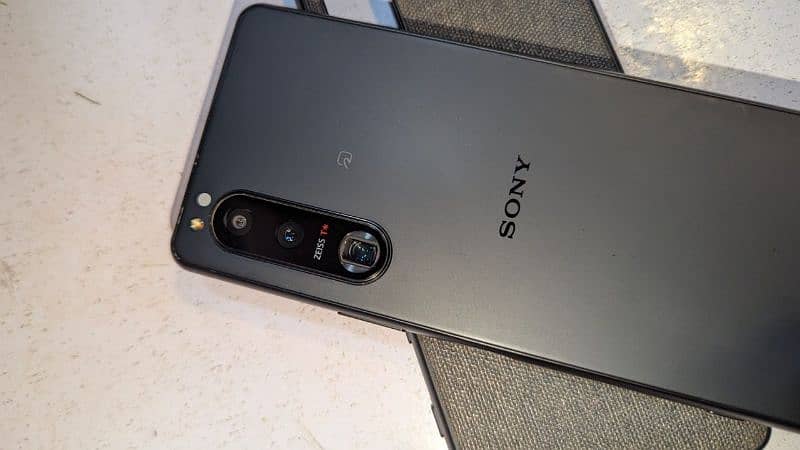 Sony Experia 5 Mark 3 off 2