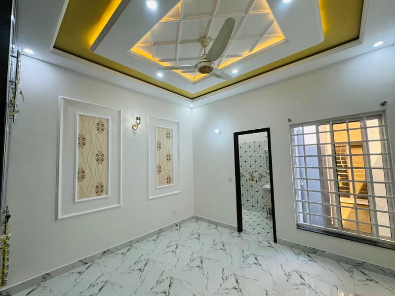 5 Marla House for Rent in Johar Town, Lahore 4 Beds, 5 Baths, Gas Available 1