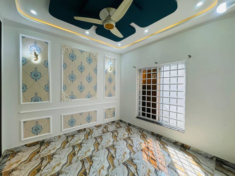 5 Marla House for Rent in Johar Town, Lahore 4 Beds, 5 Baths, Gas Available 5