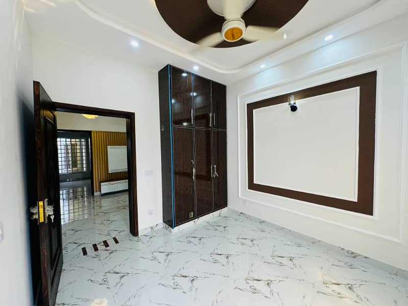 5 Marla House for Rent in Johar Town, Lahore 4 Beds, 5 Baths, Gas Available 10