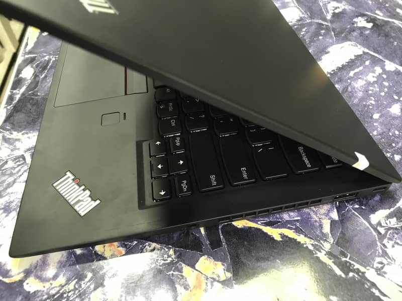 Hello Lenovo Think Pad X1 Carban 4