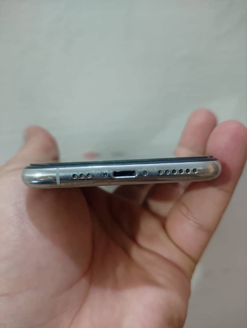 Apple iPhone XS 4