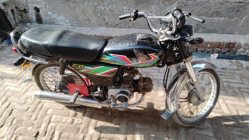 Honda CD 70 (Motorcycle) 3