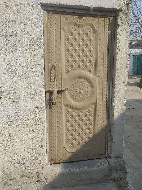 door in good condition 0