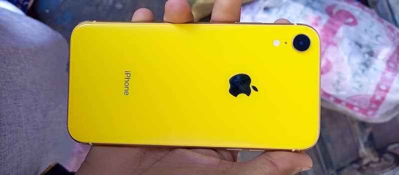 Iphone XR 10/10 condition 100 battery health with original Battery 8