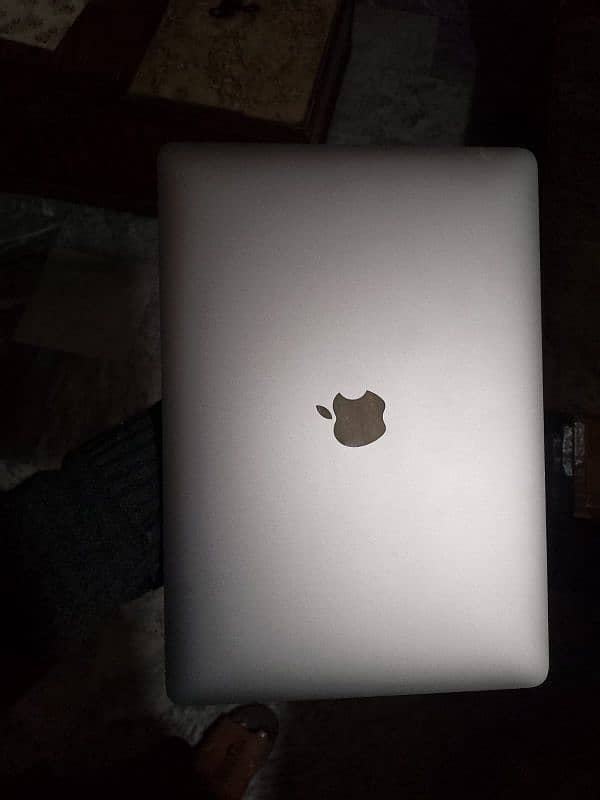 Macbook Pro 2017 without touchbar 0