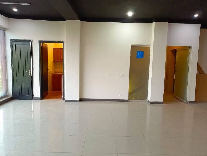 4 Marla 3rd Floor Office With Elevator For Rent In DHA Phase 5,Block CCA, Lahore. 6