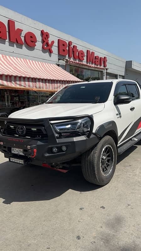 Toyota Hilux 2020 1