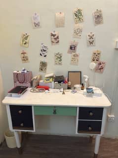 study table / vanity table