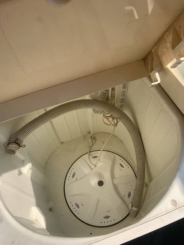 Washing Machine in good condition 4