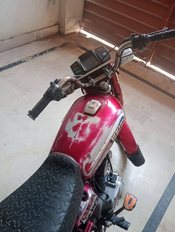 Yamaha modal 2000. janwan condition janwan injan alter bike 2