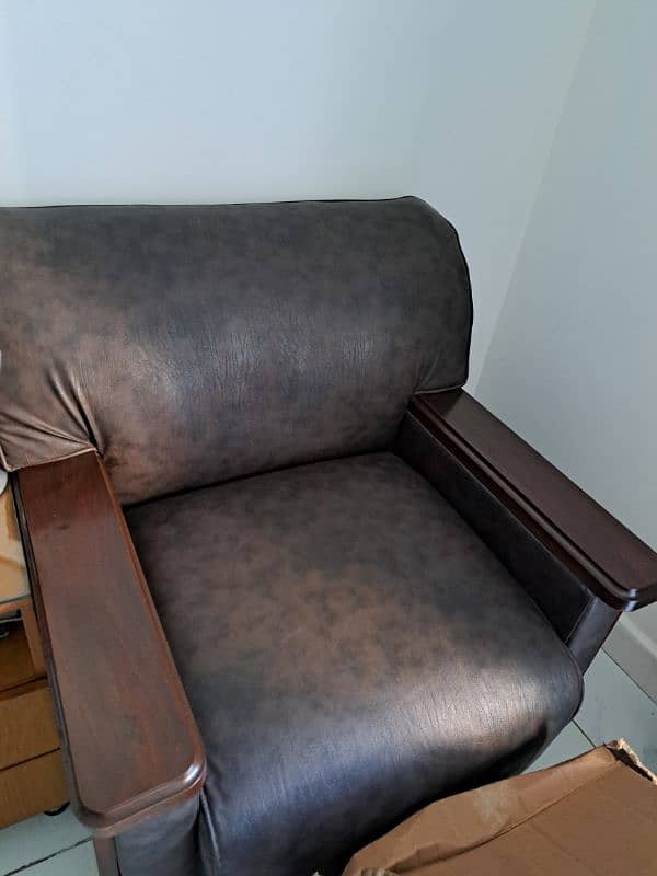 sofa set for urgent sale 0