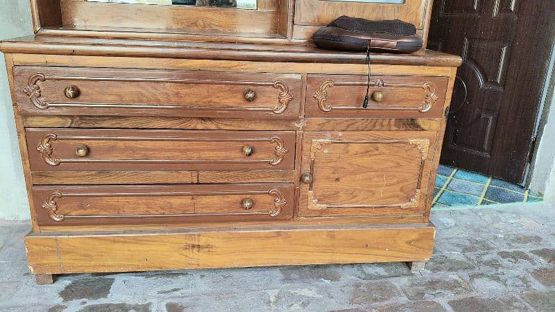 Dressing table In Good Condition . 1