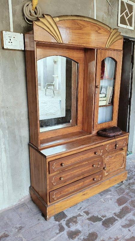 Dressing table In Good Condition . 2