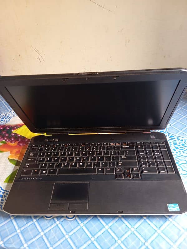 Dell laptop i7 4th gen 8 GB rem 6