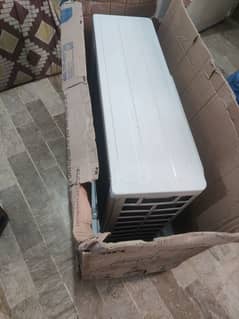 Split Ac non inverter 1 month  used Haier company