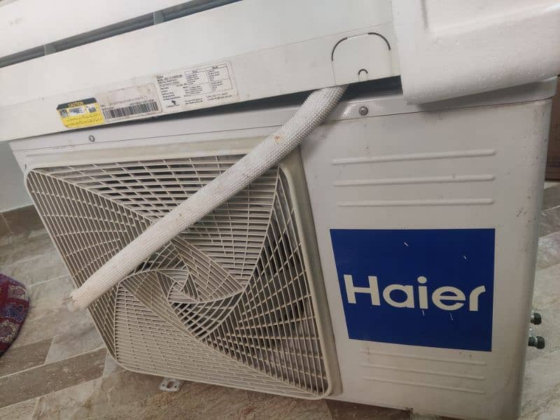 Split Ac non inverter 1 month  used Haier company 3