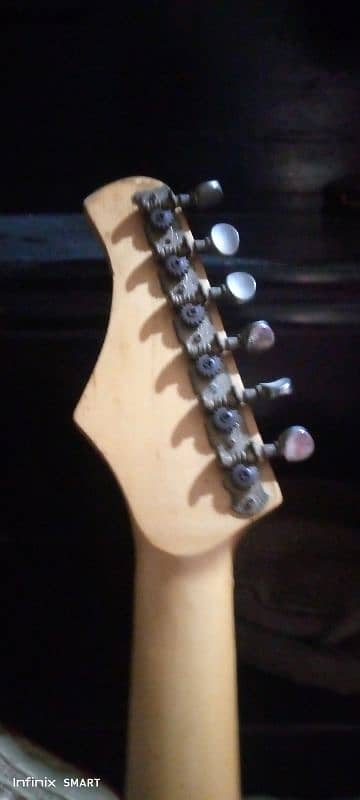 electric guitar in good condition 1