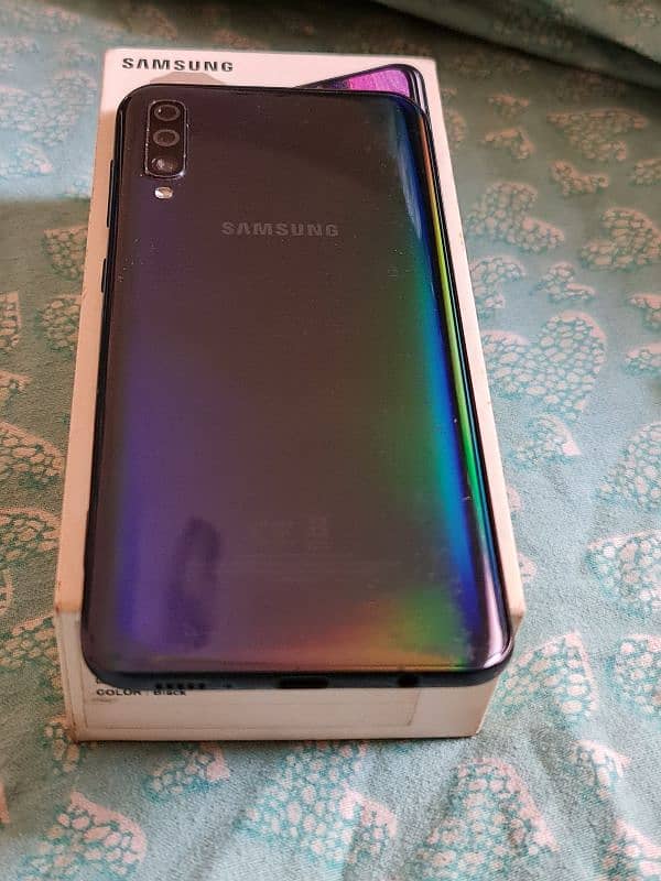 samsung a50 4/128 with box 3