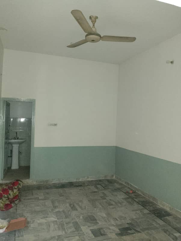 Single room available for bechlors in Khanna dak near Sanam Chowk isb 4