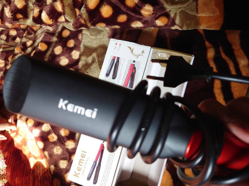 KEMEI hair crimper 2