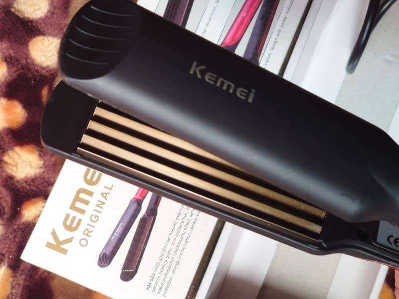 KEMEI hair crimper 3