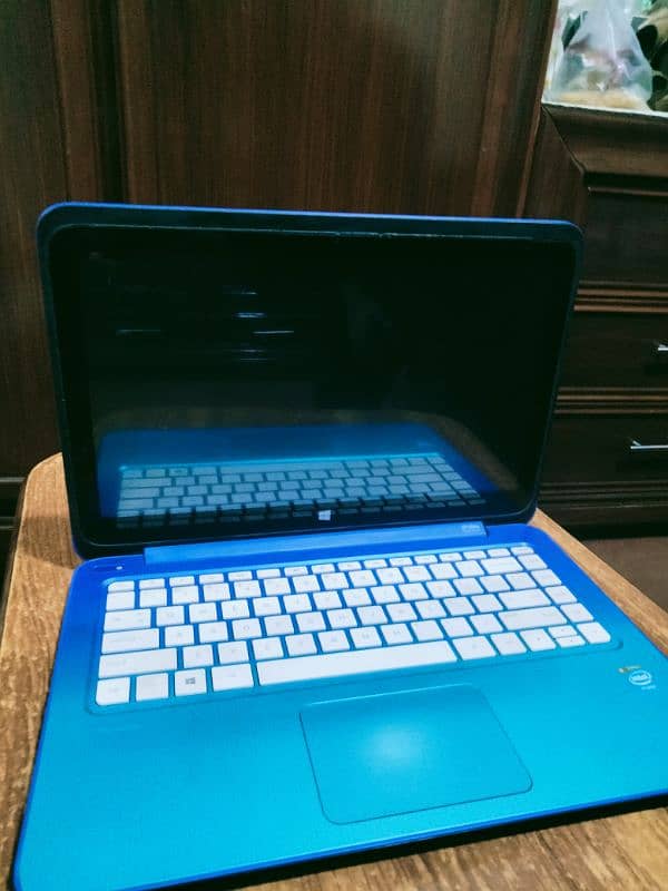 HP streem book with tuch screen 2gb 32gb window 10 2