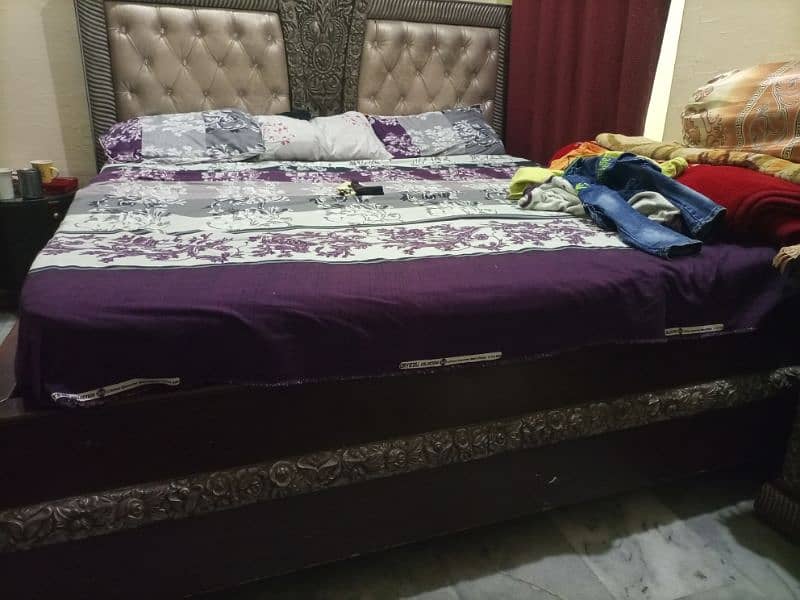 King size bed set + Mattress 0