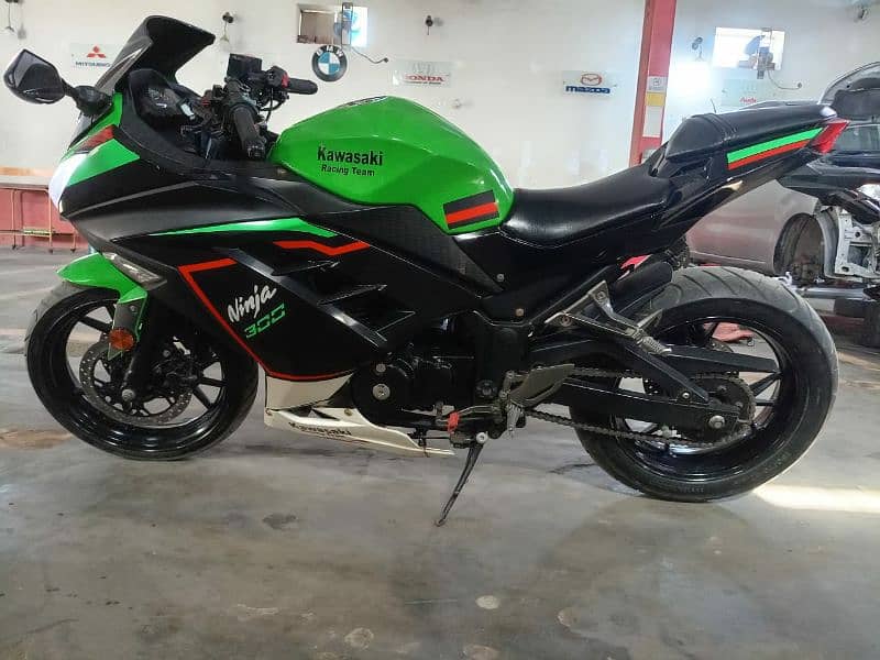 Kawasaki Ninja 350cc. Dual Cylinder (KRT Edition) 3