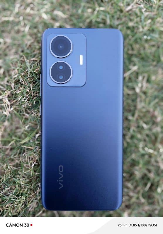 vivo y55 10/10 condition with box and charger 0